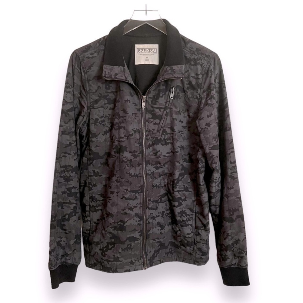 Ezekiel Camouflage Quilted Black Gray Zip Front Jacket men’s medium